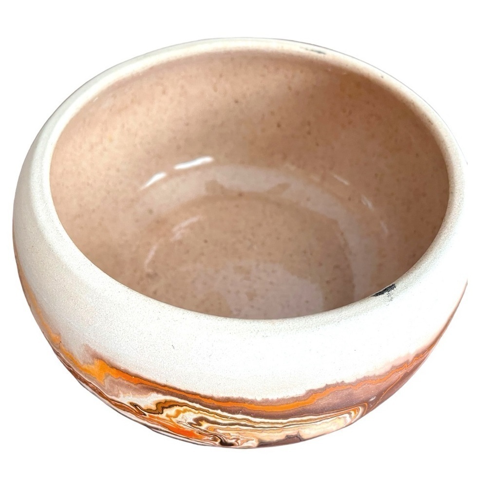 Namadji Pottery bowl,excellent condition,the small mark on the rim is not a chip - Picture 3 of 4
